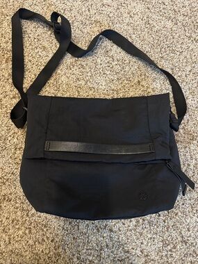 lululemon athletica Black Nylon Crossbody Messenger Bag